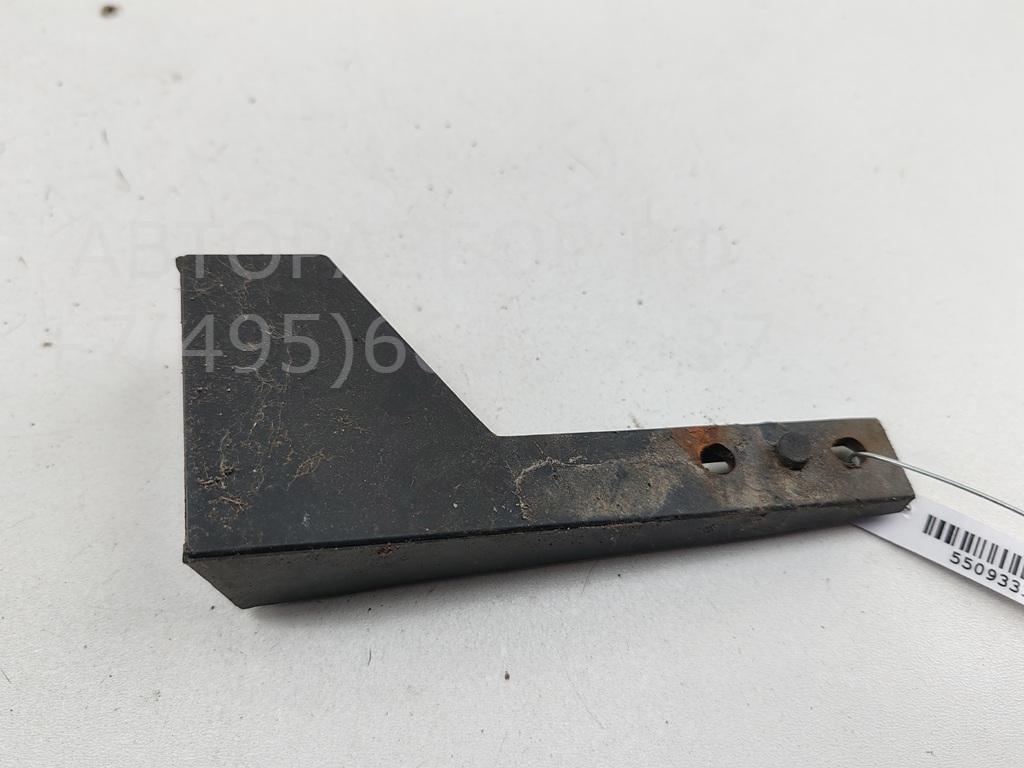 Кронштейн переднего бампера правый