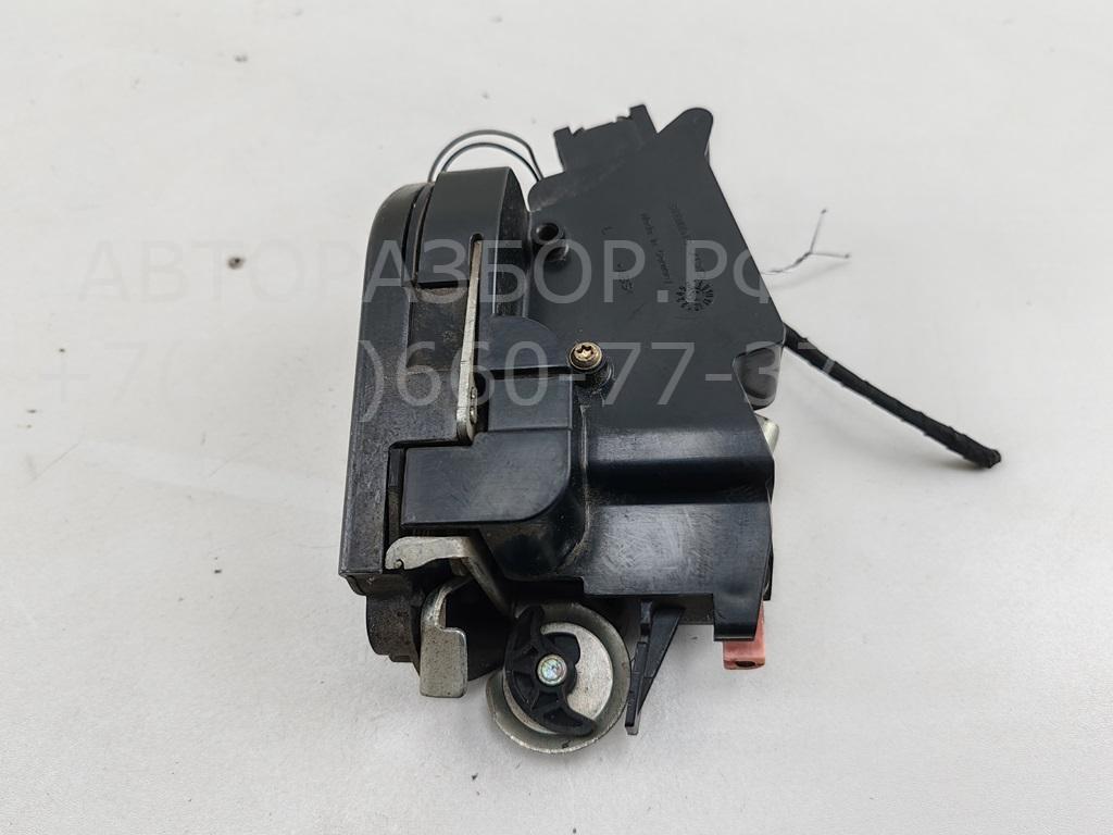 Замок двери передней левой