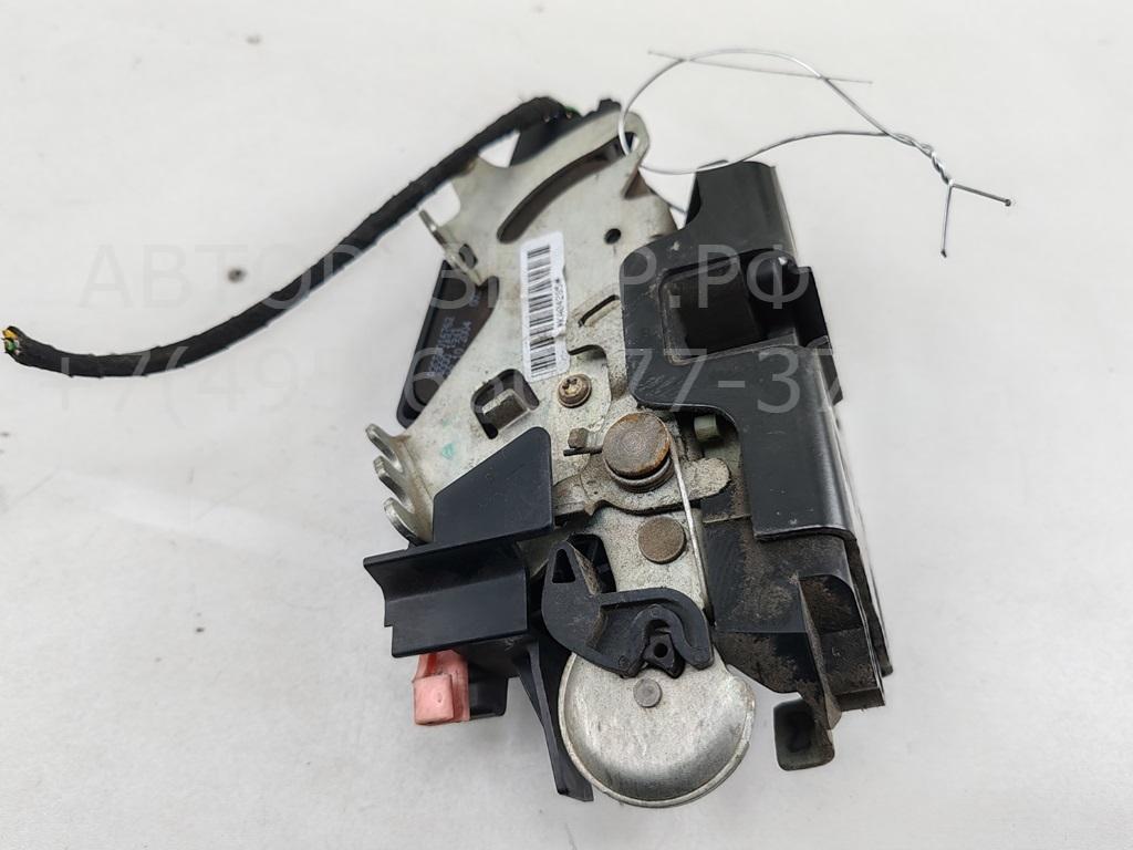 Замок двери передней левой