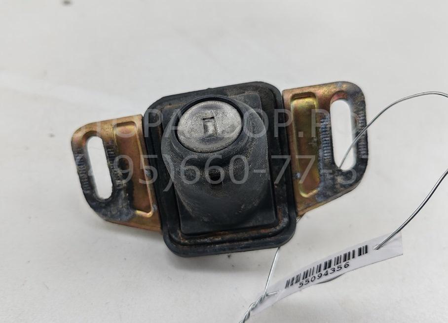 Вставка замка багажника