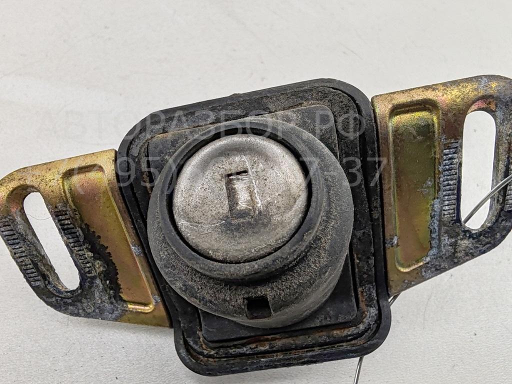 Вставка замка багажника