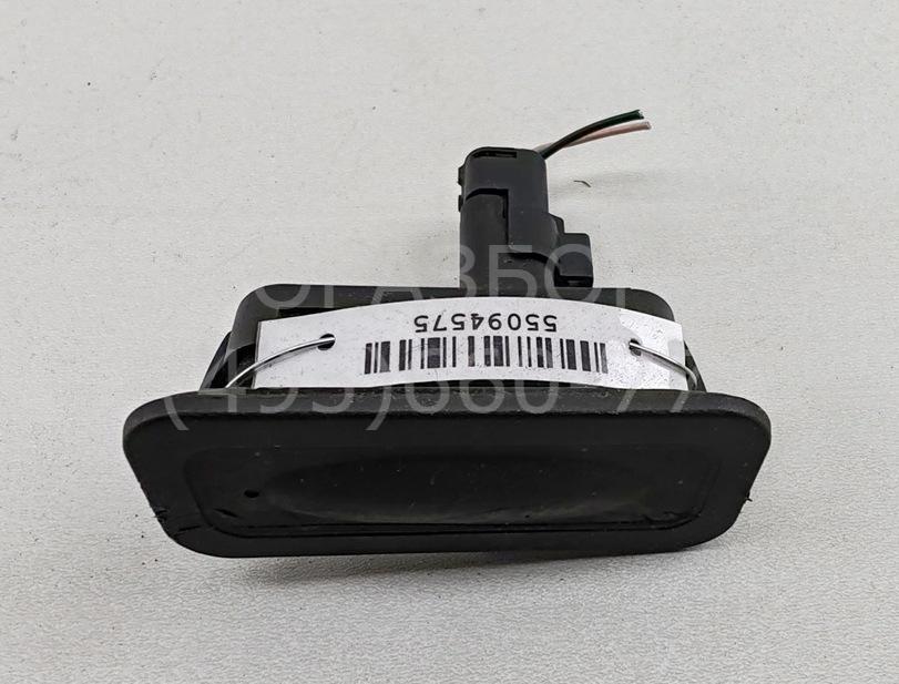 Кнопка открывания багажника