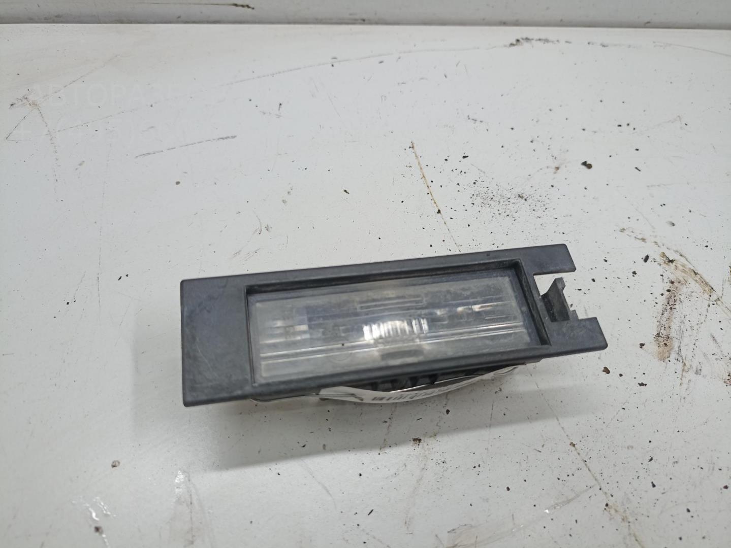 Фонарь подсветки номера