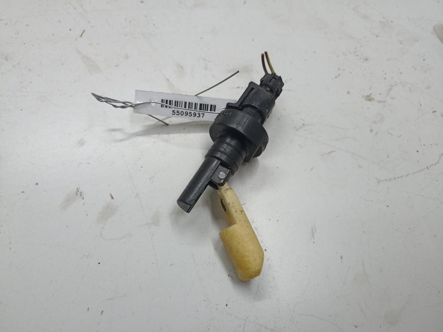 Датчик уровня в бачок омывателя