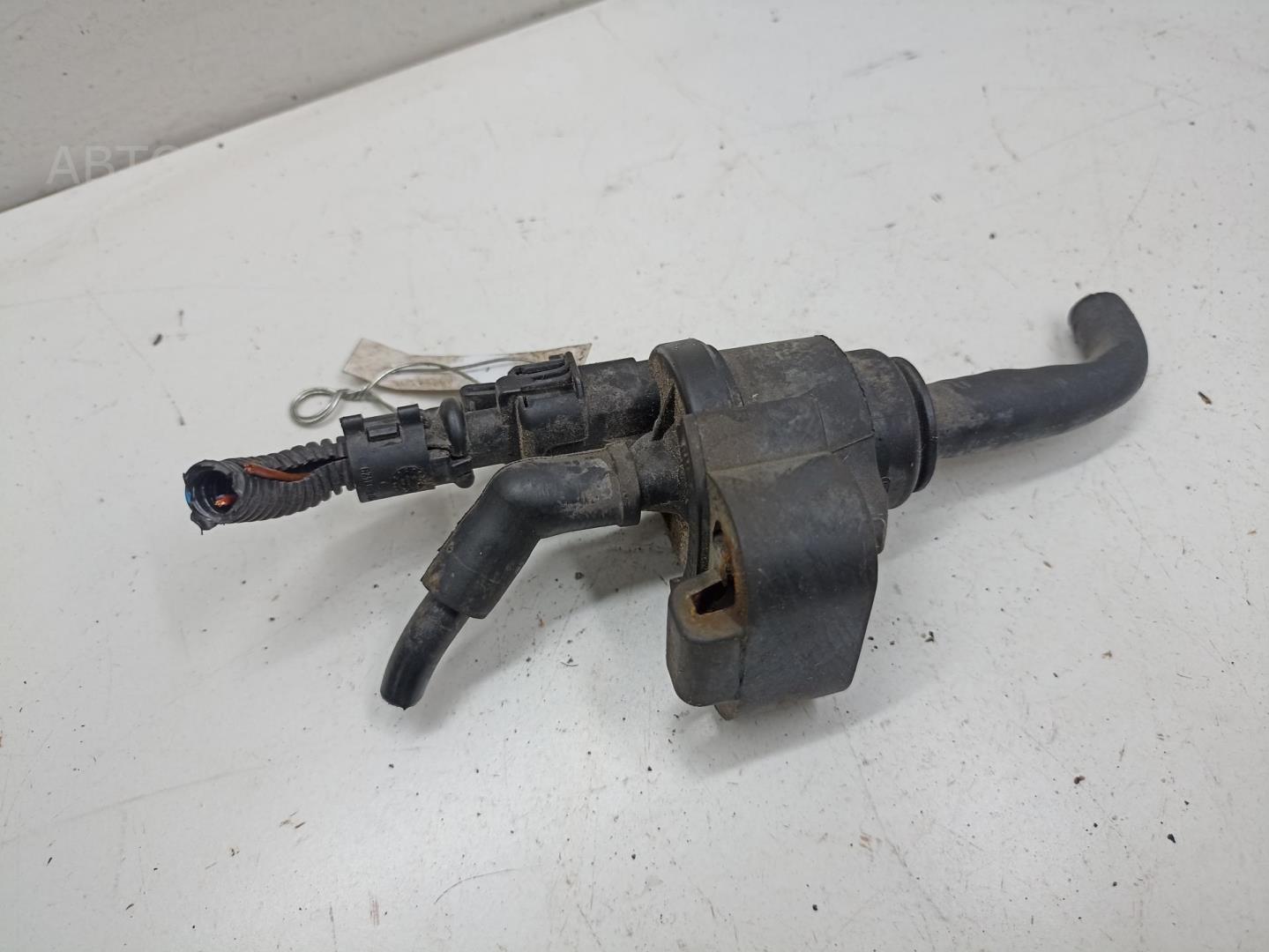 Клапан вентиляции топливного бака