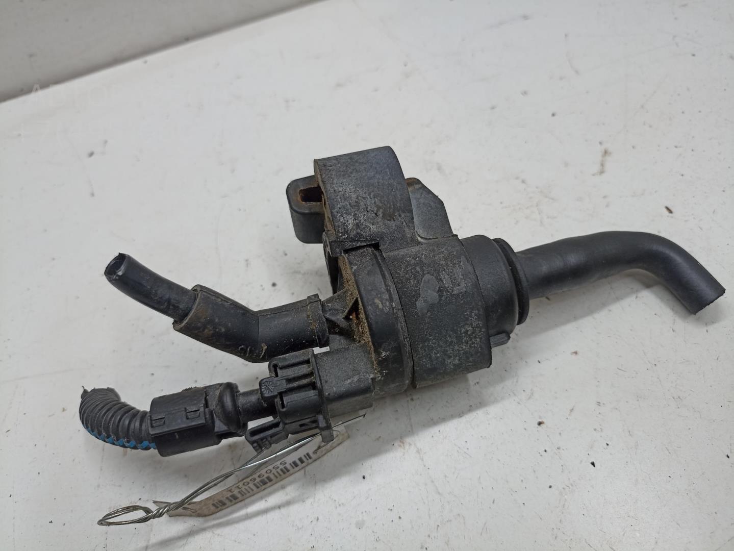 Клапан вентиляции топливного бака