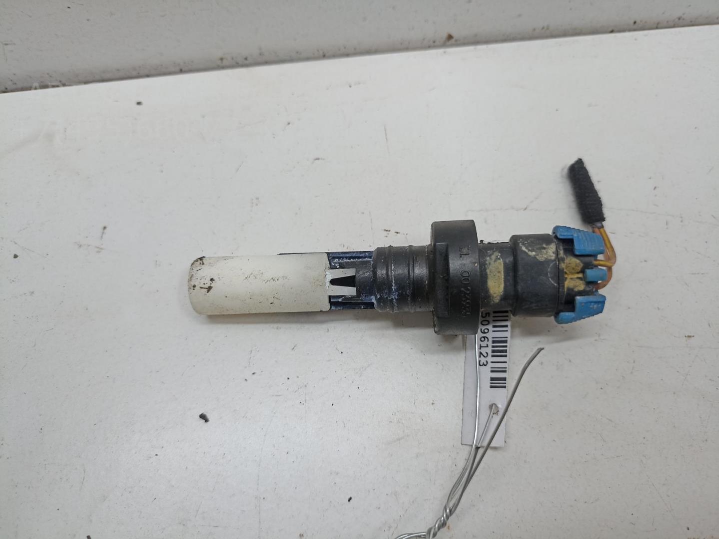 Датчик уровня в бачок омывателя