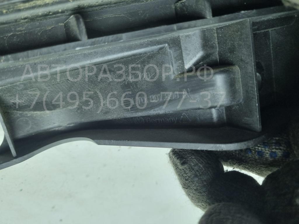 Кронштейн фар правый