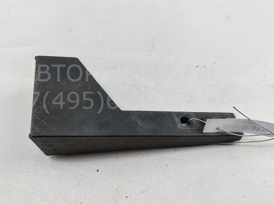 Кронштейн переднего бампера правый