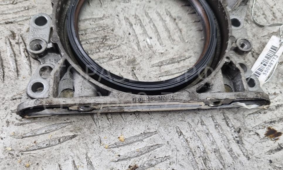 Крышка двигателя