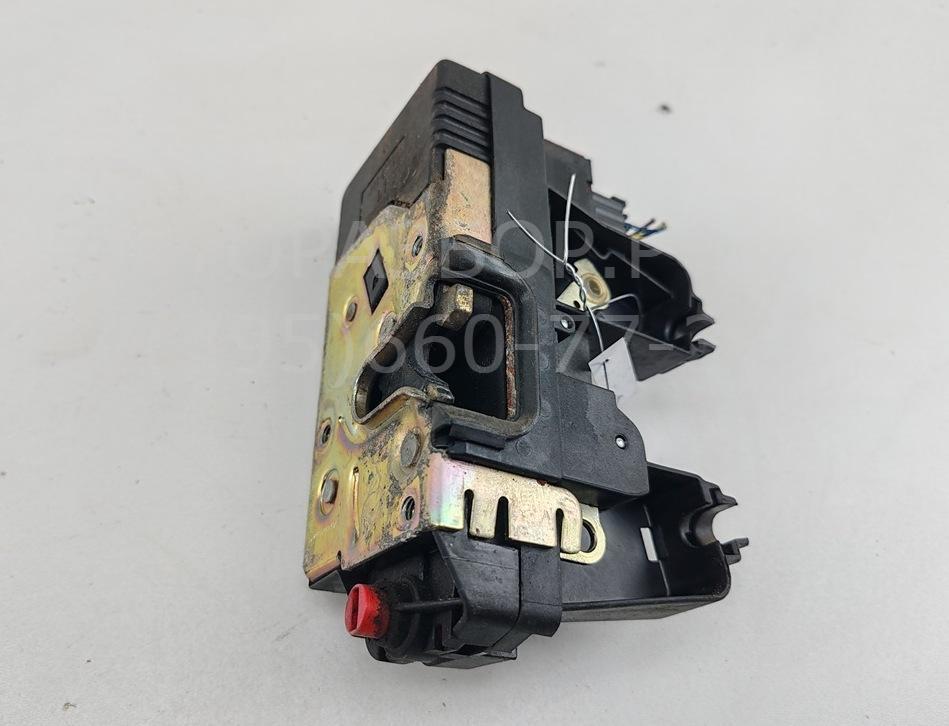 Замок двери задней левой