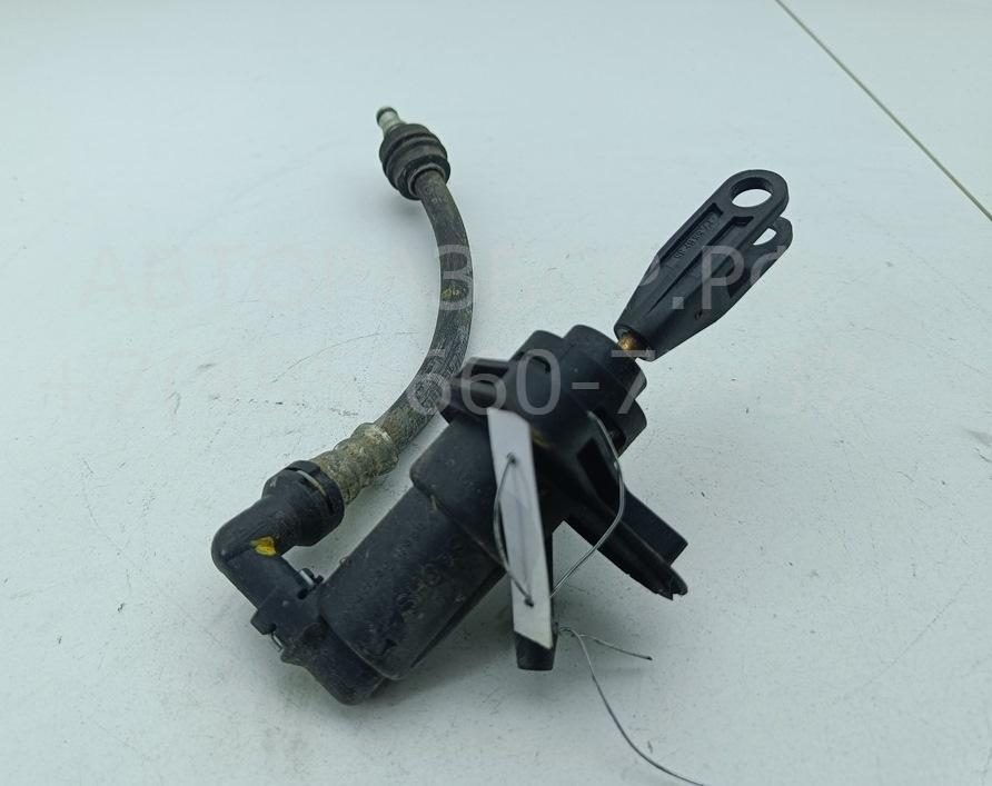 Цилиндр сцепления главный