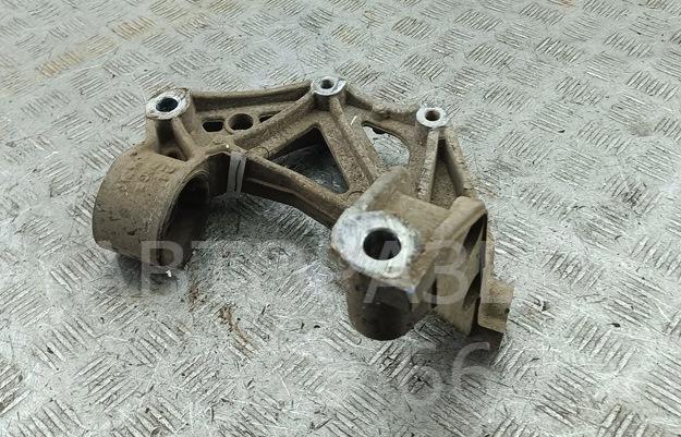 Кронштейн переднего рычага