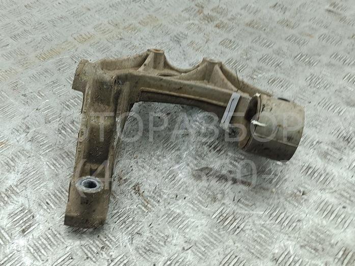 Кронштейн переднего рычага