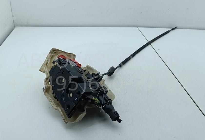 Замок двери передней левой