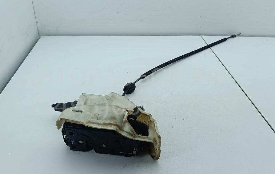 Замок двери передней левой