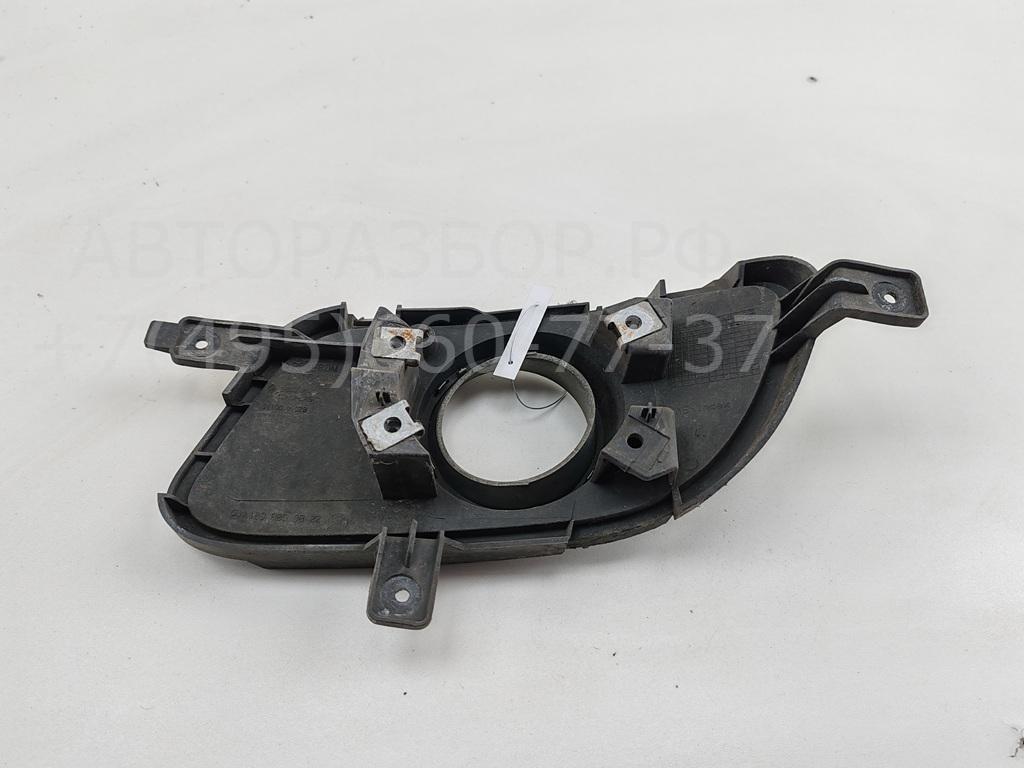 Рамка противотуманной фары правой