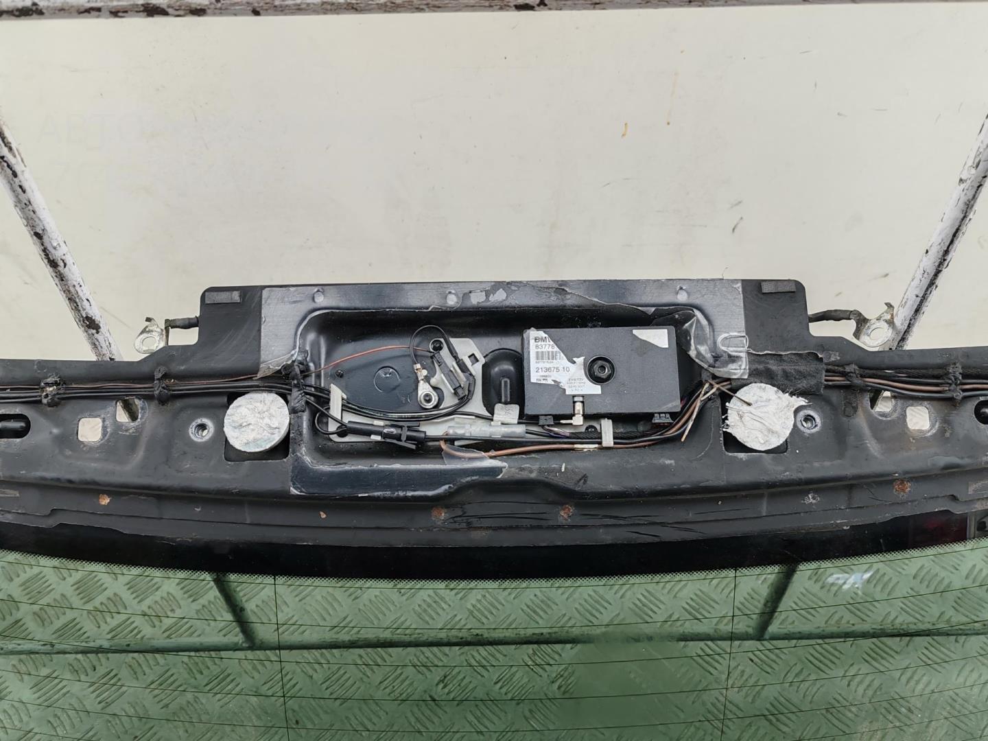 Стекло заднее