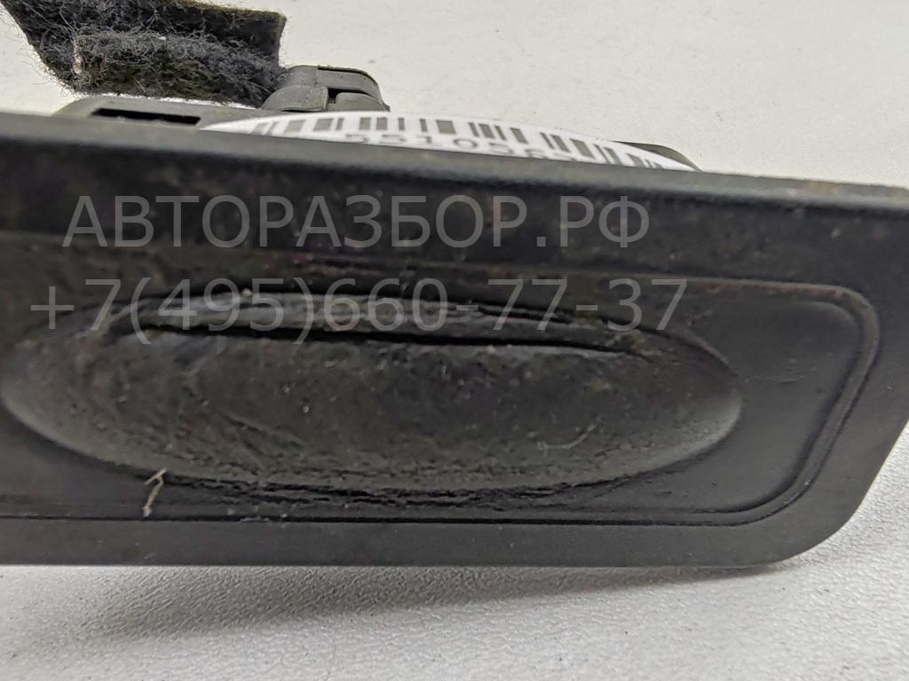 Кнопка открывания багажника