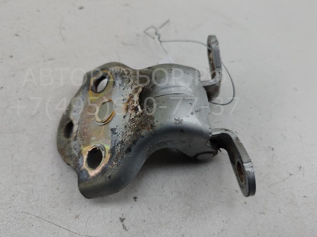 Петля двери