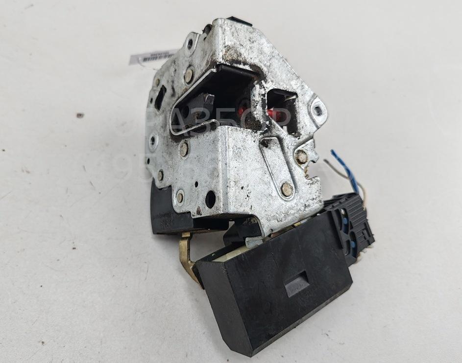 Замок двери задней правой