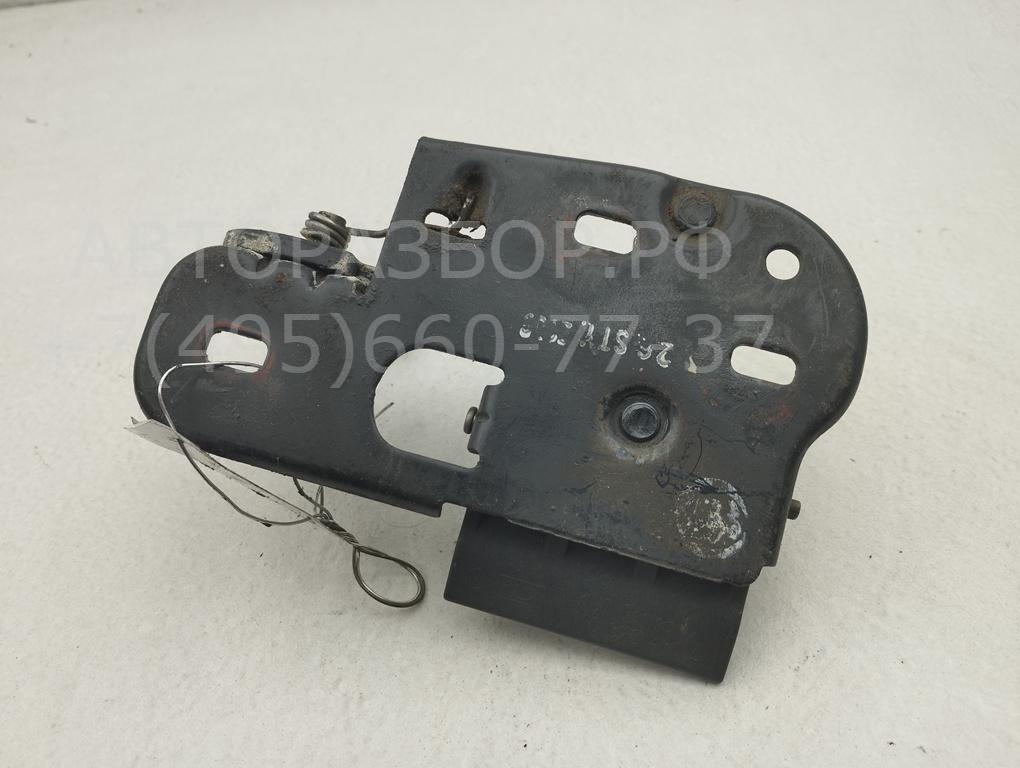 Замок капота