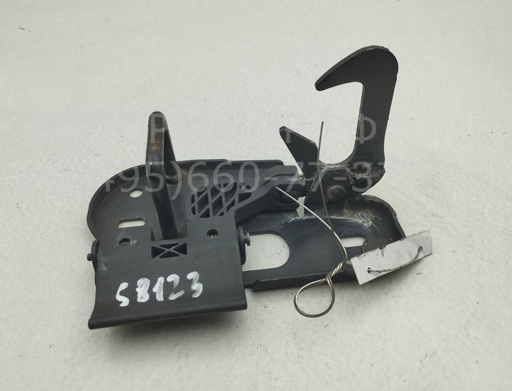 Замок капота