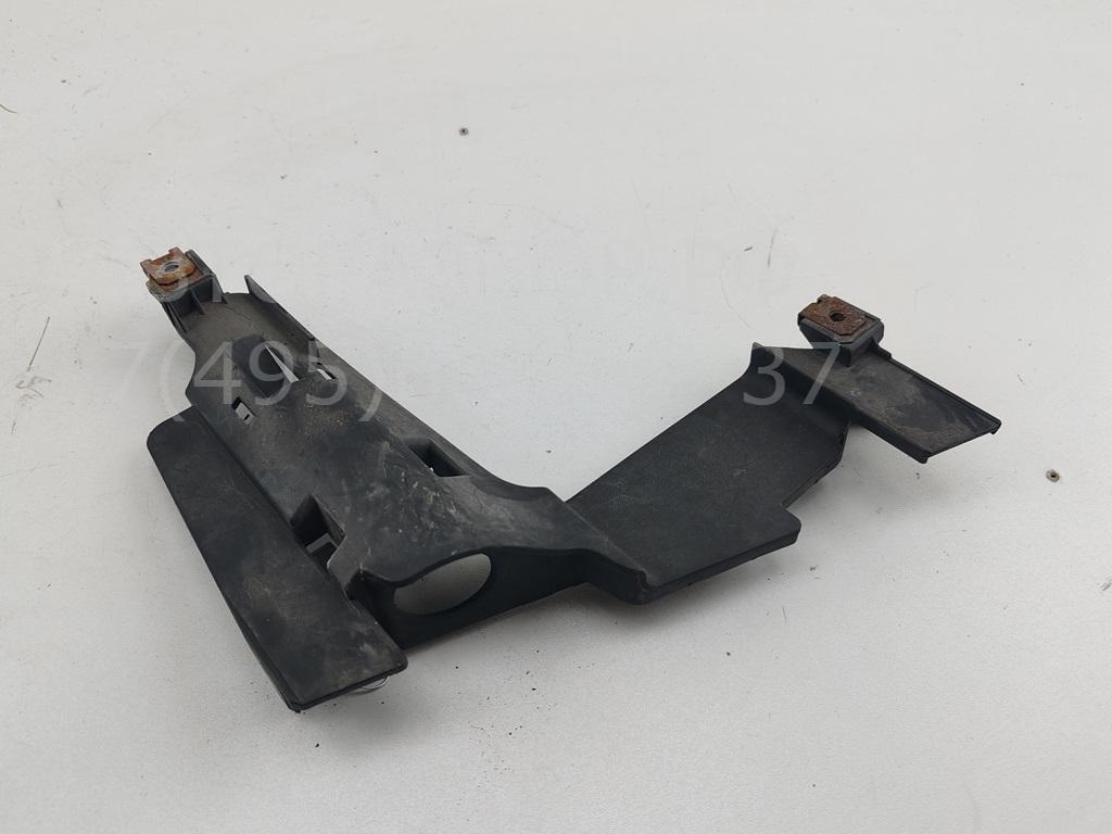 Кронштейн фар правый