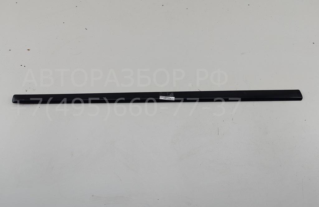 Накладка двери передней правой