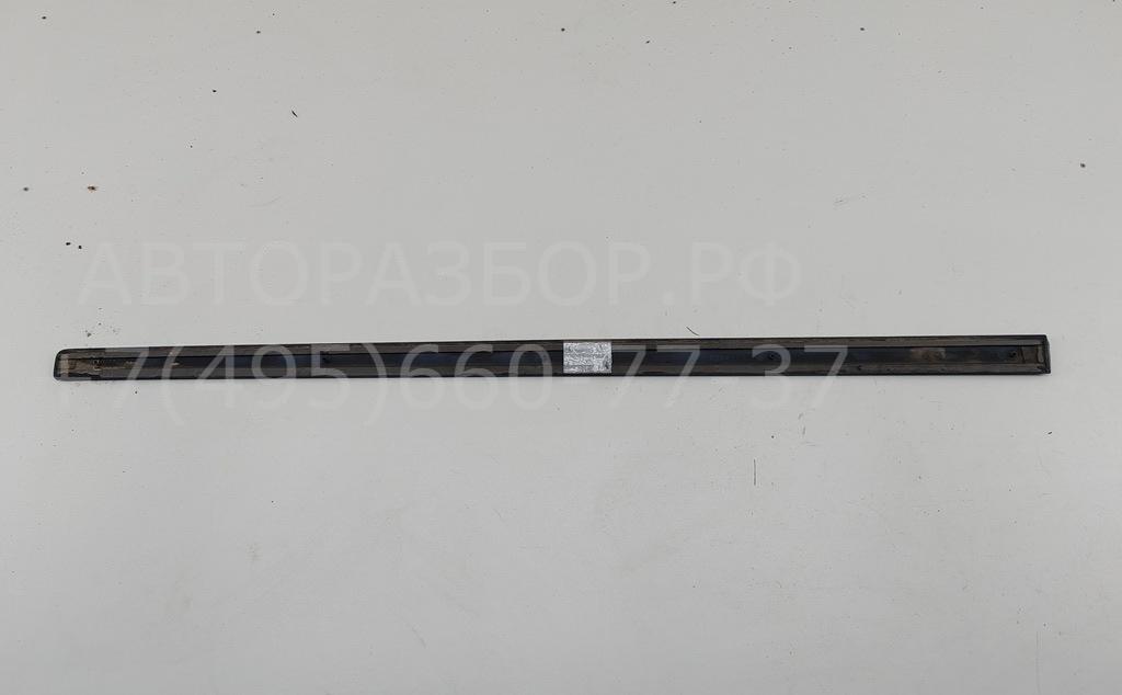 Накладка двери передней правой