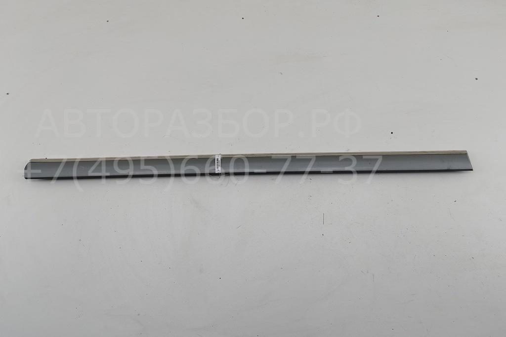 Накладка двери передней правой