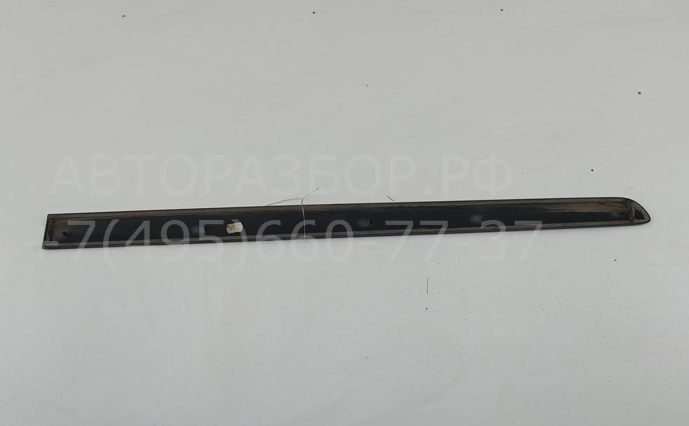 Накладка двери передней правой