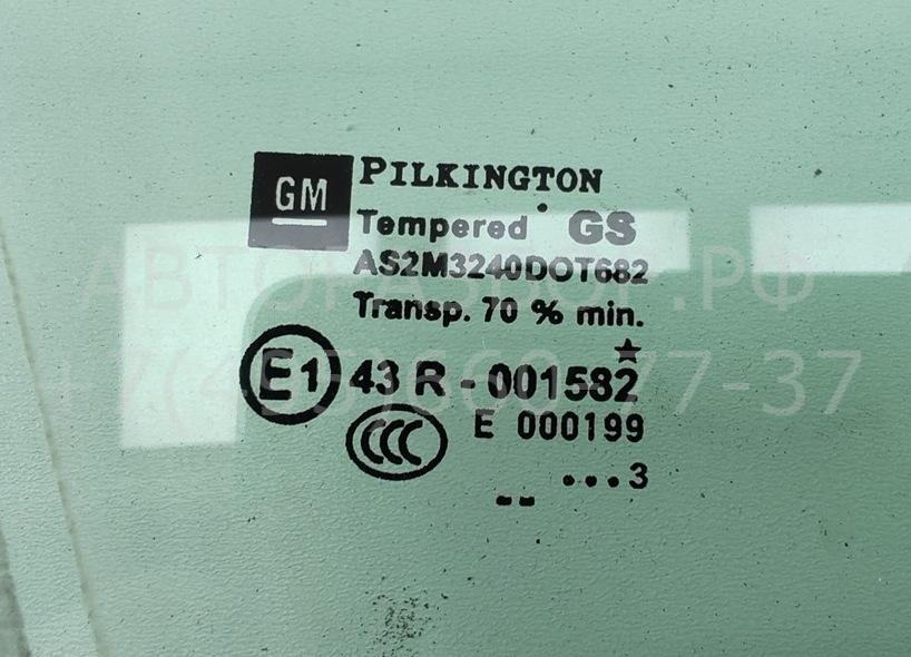 Стекло двери передней правой