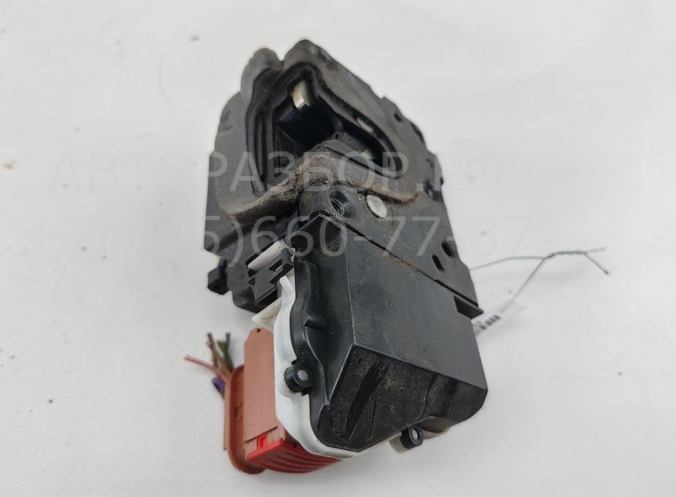 Замок двери передней левой