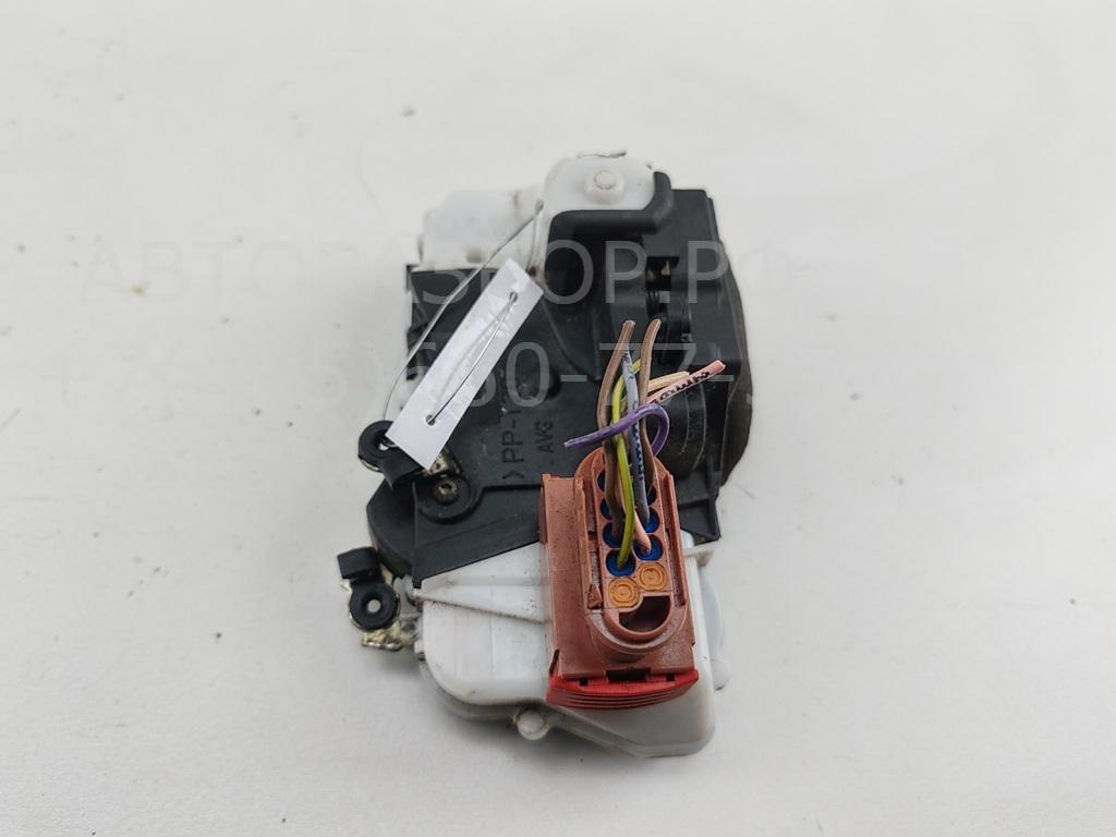 Замок двери передней левой