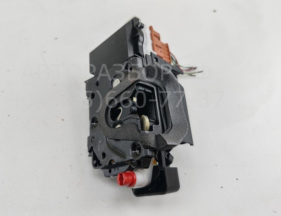 Замок двери задней левой