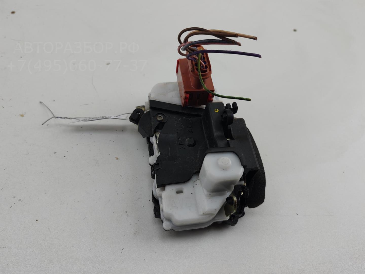 Замок двери передней правой