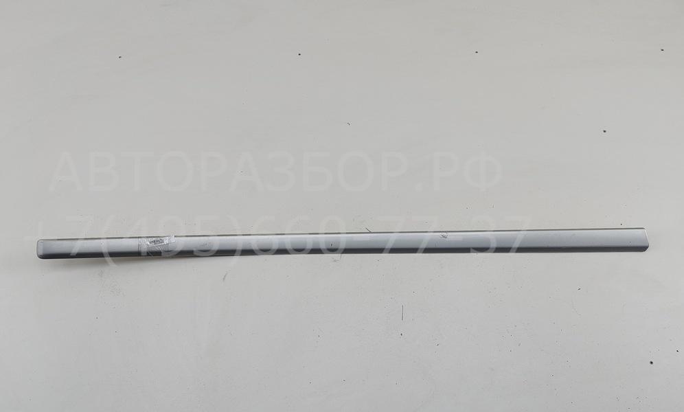 Накладка двери передней правой