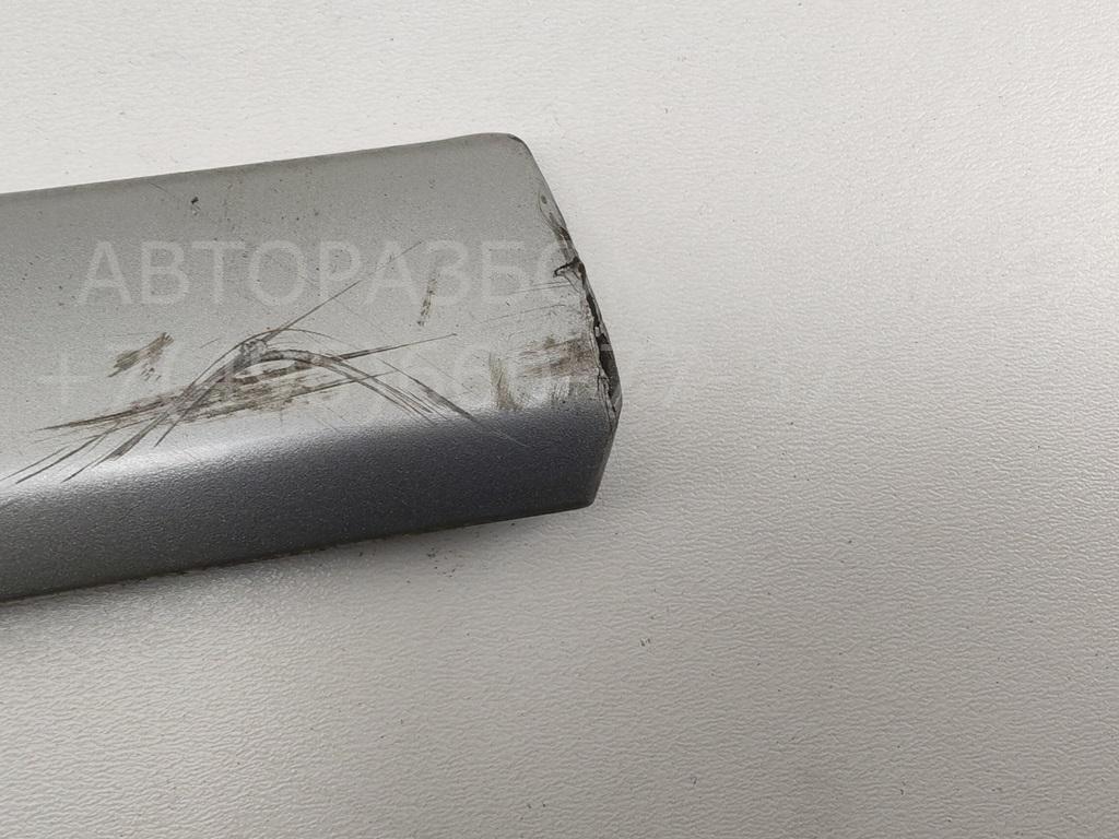 Накладка двери передней правой