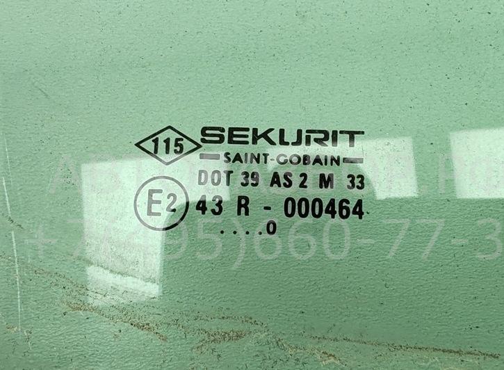 Стекло двери передней правой