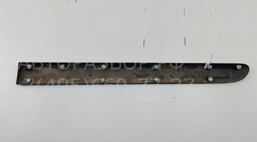 Молдинг двери передней левой