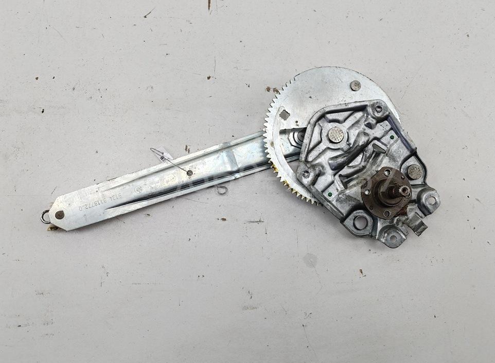 Стеклоподъемник механ. задний правый