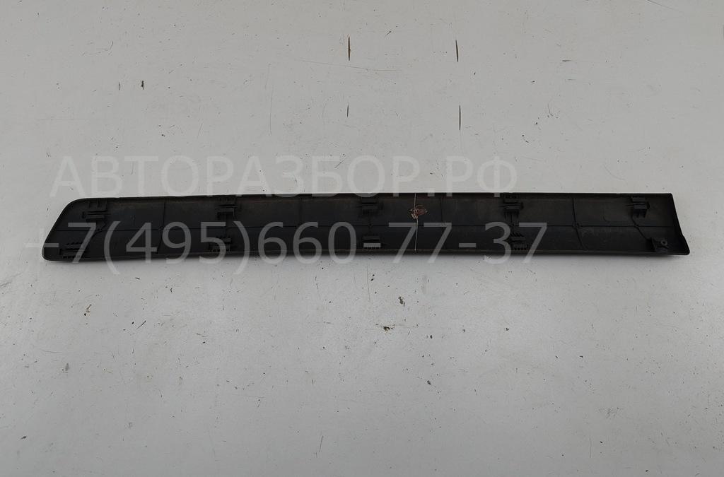 Молдинг двери передней левой