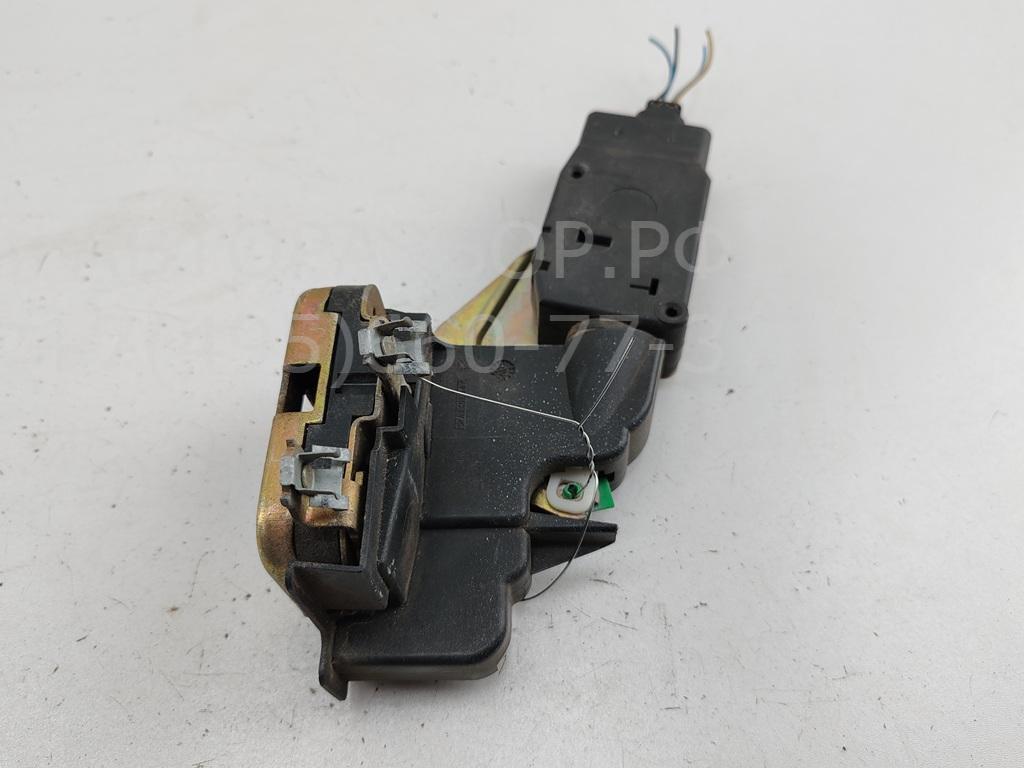 Замок двери передней левой