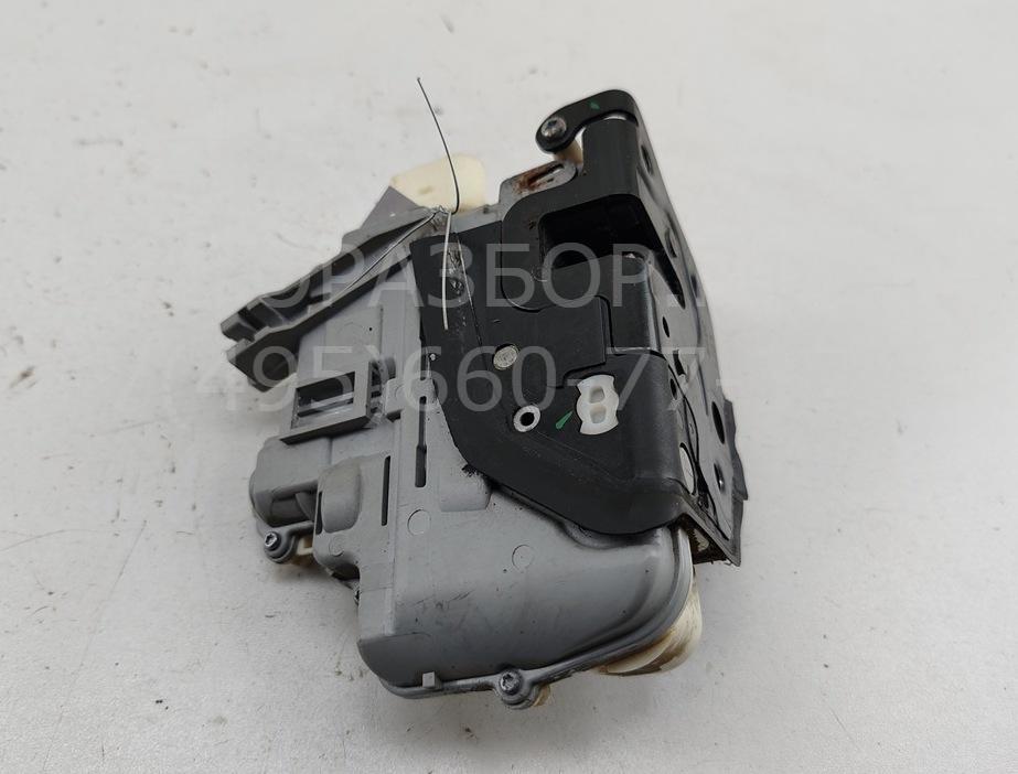 Замок двери передней левой