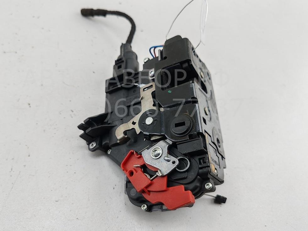 Замок двери задней левой