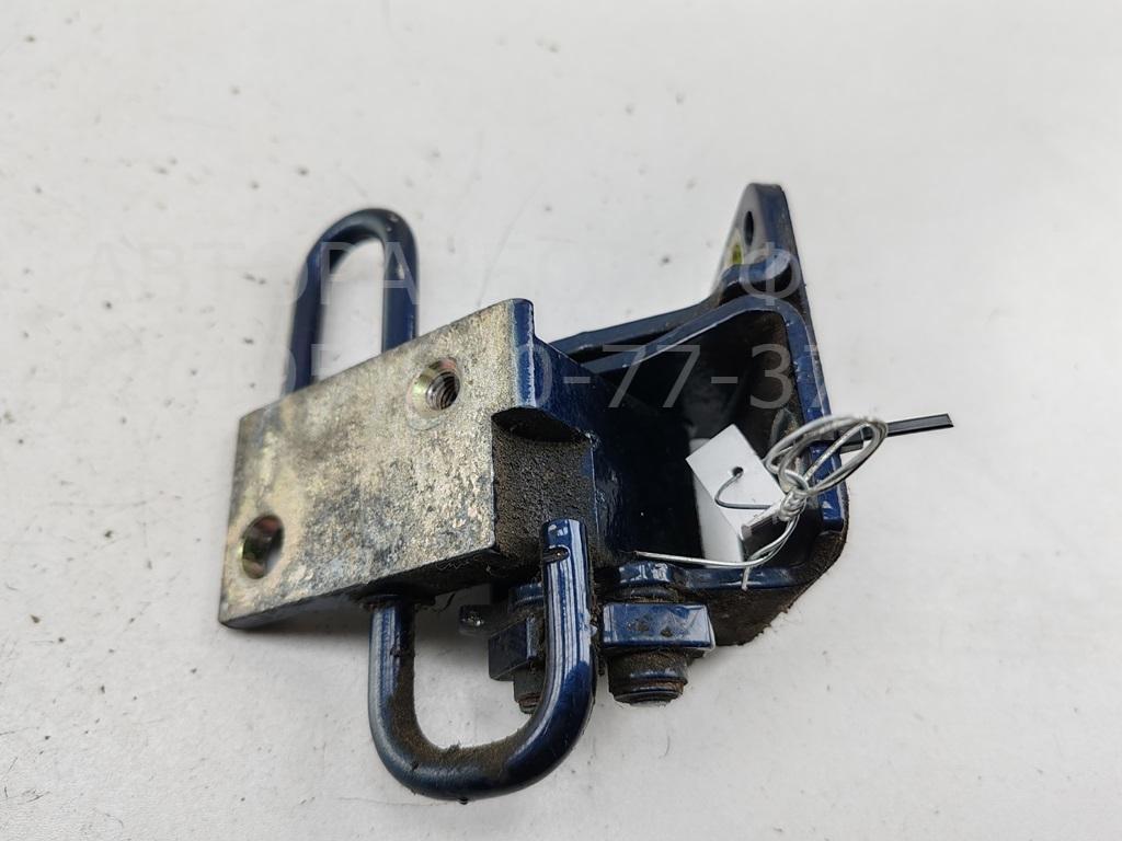 Петля двери