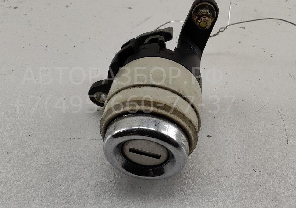 Вставка замка багажника