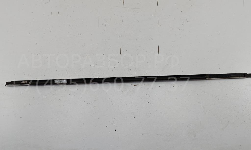 Накладка стекла переднего правого