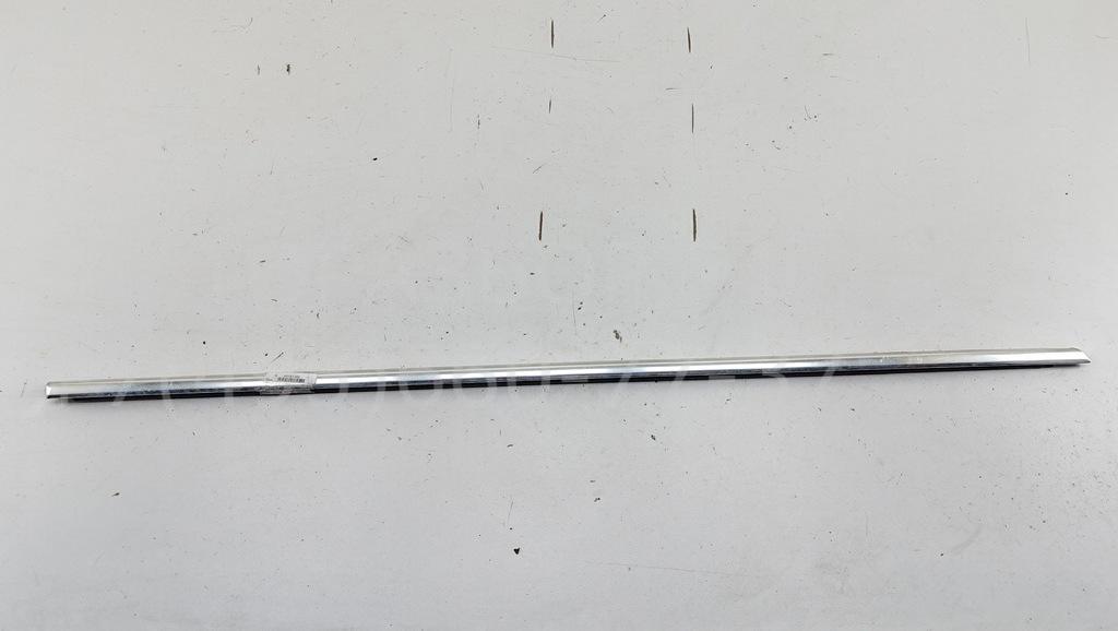 Накладка стекла переднего правого